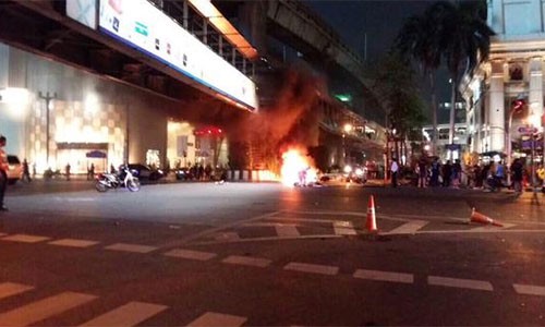 Hien truong vu no bom rung chuyen trung tam Bangkok-Hinh-8